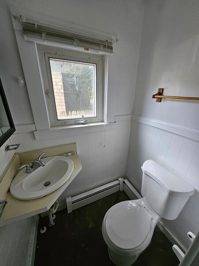 35 Middle St unit 1, Claremont, NH 03743 - photo 5