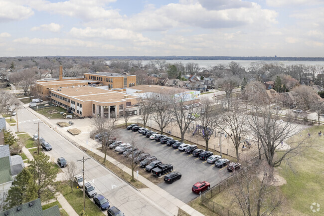 The student-to-teacher rating at Marquette Elementary in Madison is 10 to 1.