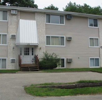 285 Robins Rd, Hiawatha, IA 52233