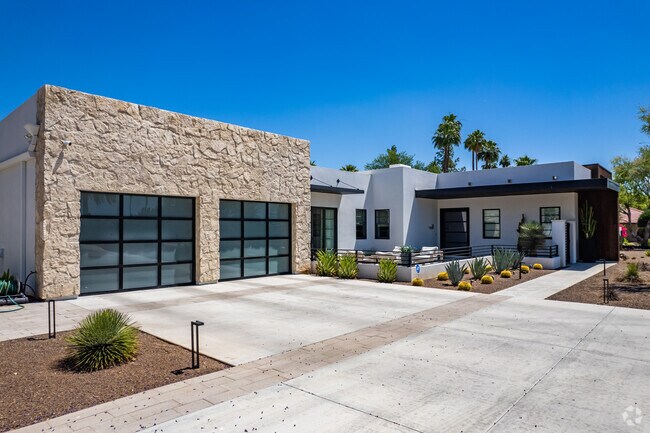 Many of the homes along the Wigwam Country Club are custom built in Litchfield.