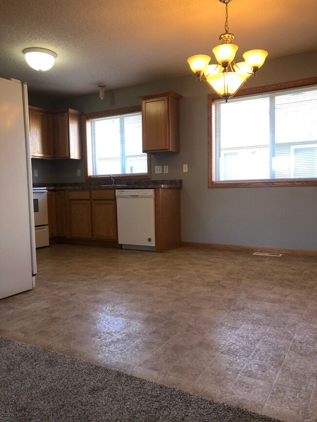 525 Tanager Path, Mankato, MN 56001 - photo 3