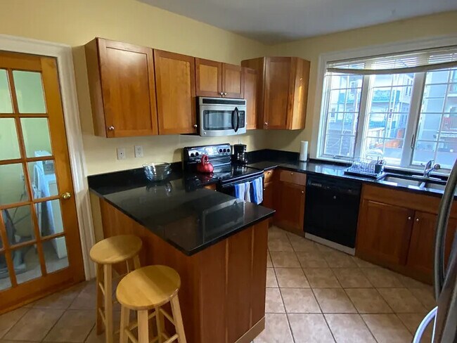 27 Albion St unit R, Somerville, MA 02143 - photo 2
