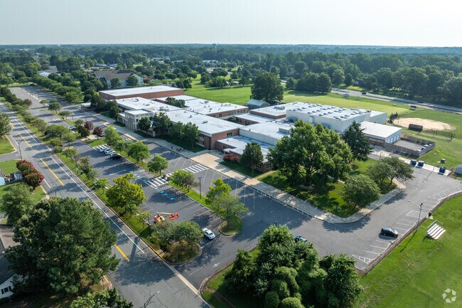 Easton High School in Easton helps students excel.