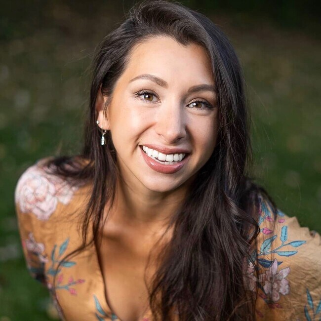 Alisa SantaAna-White