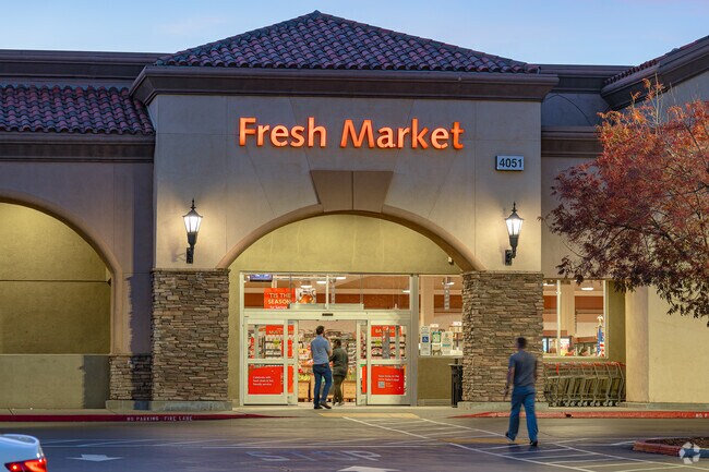 As sun sets over Junction West, hungry residents of Roseville get last minute items for dinner.
