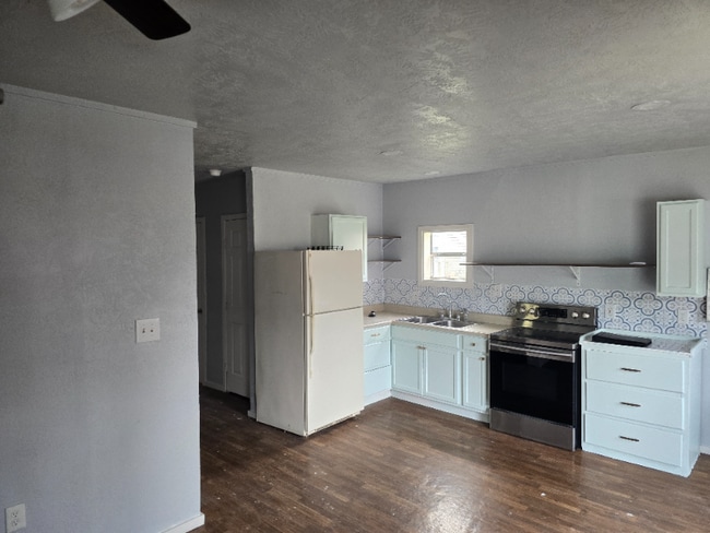 267 Center St unit 3, Orange, TX 77630 - photo 4