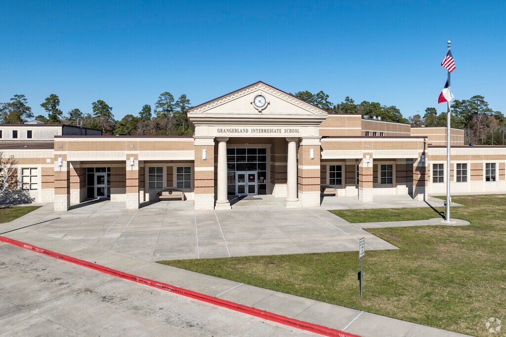 Granderland Intermediate has a 15:1 student to teacher ratio.