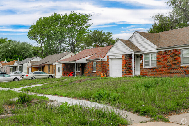 Ranch-styled dwellings are also very common throughout Ken-Mar.