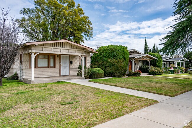 Single-story homes with unique characteristics can be found throughout Arrowview.