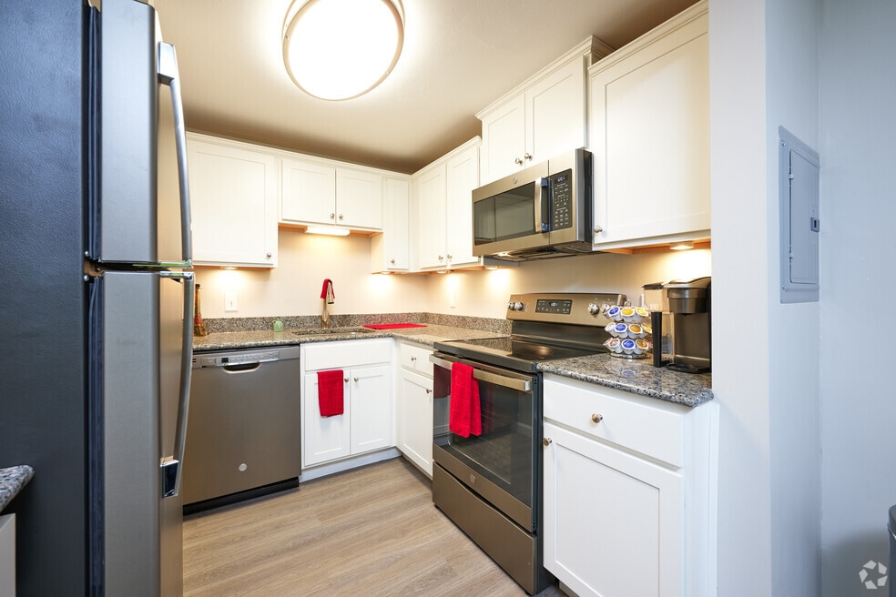 Winkworth Apartment Homes, Syracuse, NY 13219 - photo 1