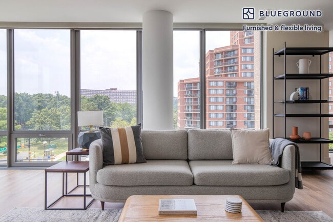 1446 S Grant St unit FL5-ID698, Arlington, VA 22202 - photo 3