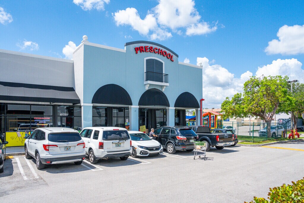 Exterior of Lago mar Preschool in Shoppes at Lago Mar.