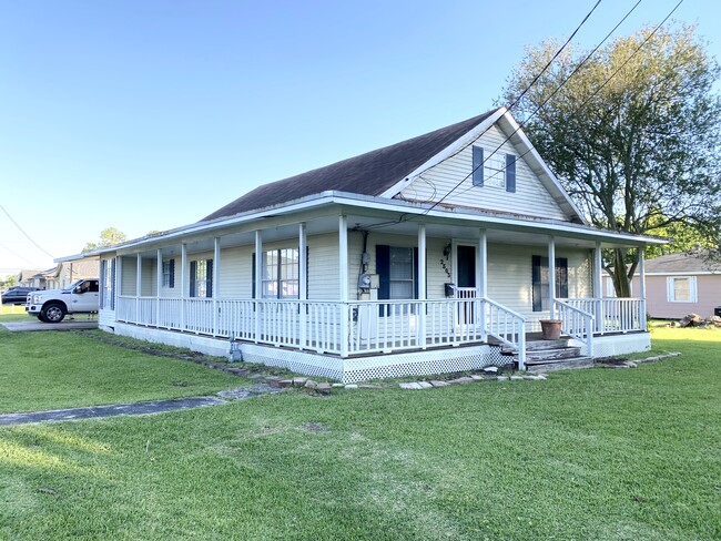 2503 Ave G, Nederland, TX 77627 - photo 2