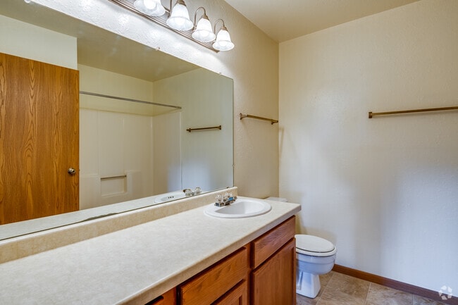 2 BR, 1 BA - 1,200SF
