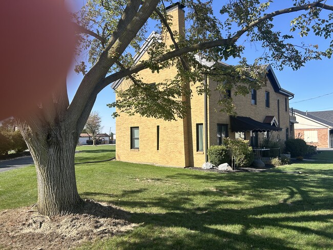 547 N Broadway St unit Suite B     Upper Ap, Spencerville, OH 45887 - photo 2