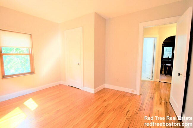 11 Undine Rd unit 1, Boston, MA 02135 - photo 6