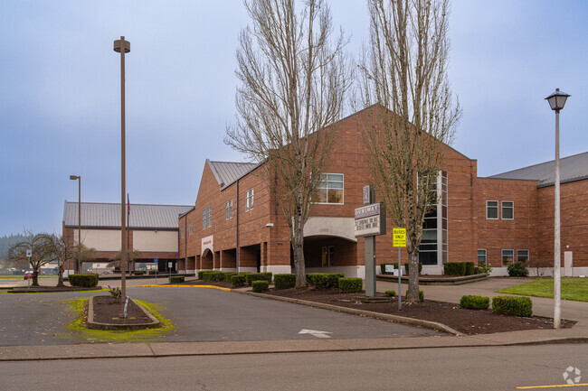Duniway Middle School student drop off in McMinnville, OR.