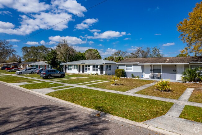 One-story, ranch-style homes are ideal for single-family living in Fossil Park, FL.