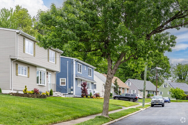 Montclair Heights has a variety of home styles from colonials to ranches and split levels.