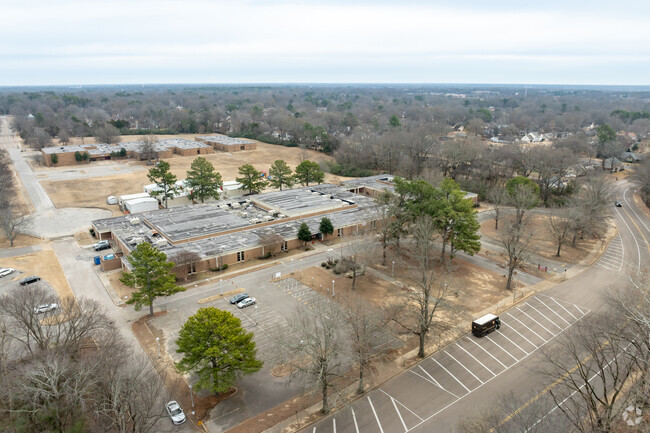 There is ample parking at Germantown Elementary School.