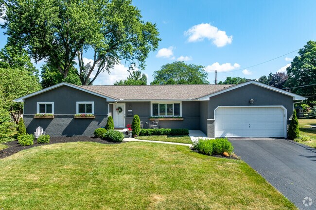 Ranch style homes are very popular in the Governours Square neighborhood.