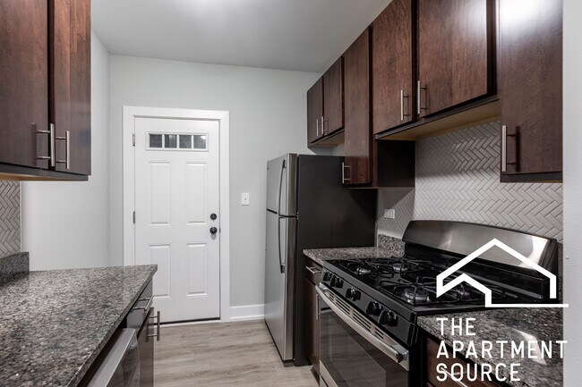 703 W Brompton Ave unit 11, Chicago, IL 60657 - photo 5