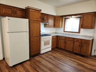 416 4th St NW, Independence, IA 50644