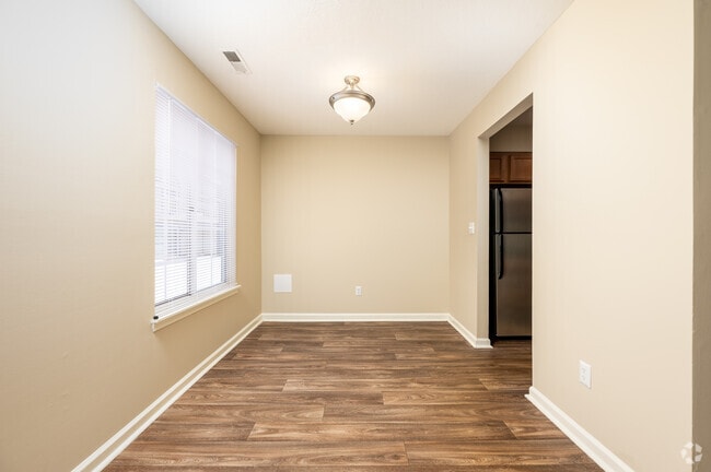 Red Oak - Dining Room