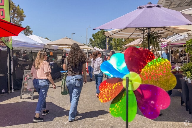Ridgeview Estates residents can enjoy Bakersfield events such as weekend farmers markets.