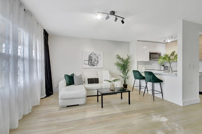 111 Mansfield C unit New Boca Villa, Boca Raton, FL 33434 - photo 2