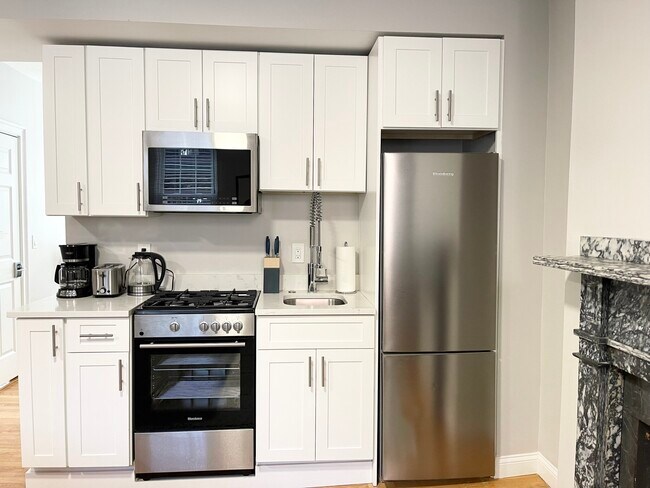 14 Derne St unit 301, Boston, MA 02114 - photo 2