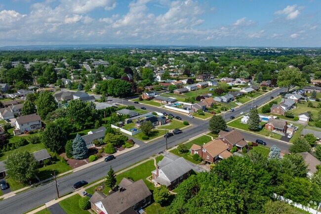 Highland Park is a small suburban neighborhood with plenty of housing options for buyers.