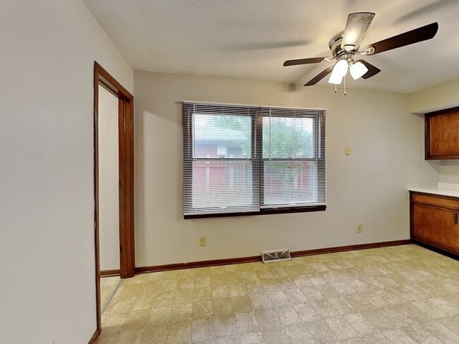 132 W Old S St, Bargersville, IN 46106 - photo 4