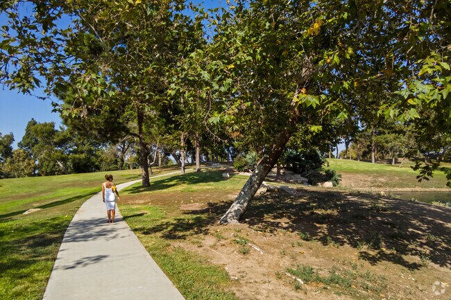 Nearby Tewinkle Park has a lake and paths to hike and enjoy nature.
