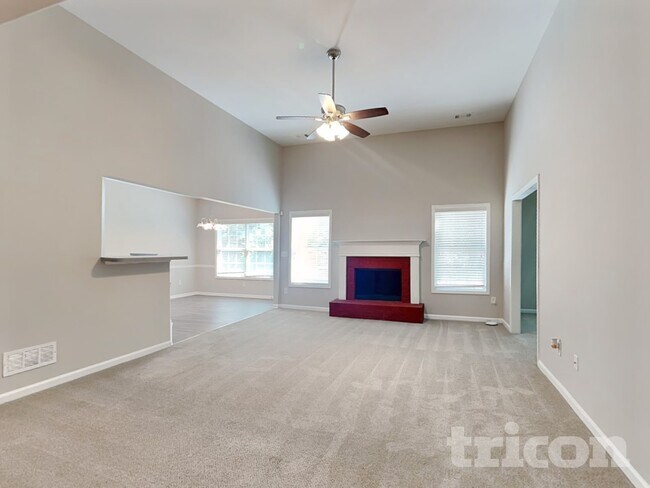 1012 Levista Dr, Locust Grove, GA 30248 - photo 2