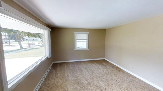 325 S Matthias St, Appleton, WI 54915 - photo 2