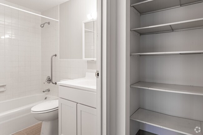 Rockingham Glen, West Roxbury, MA 02132 - photo 5