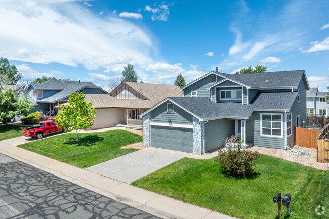 In Skylake Ranch, residents enjoy a strong sense of community and pride of ownership, reflected in the manicured lawns and inviting sidewalks.