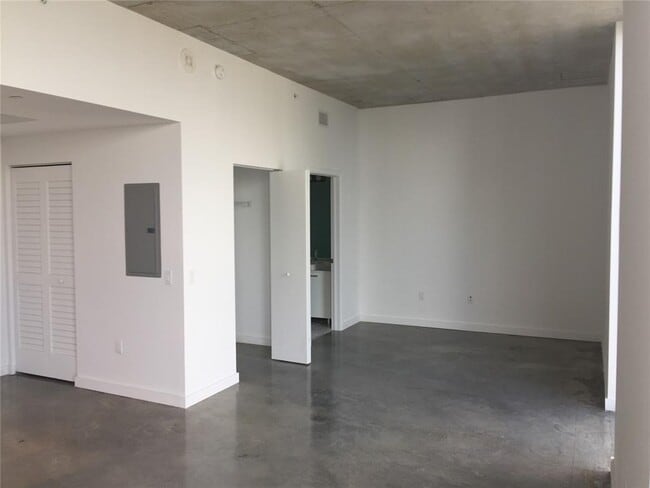 Centro unit 2404, Miami, FL 33131 - photo 6