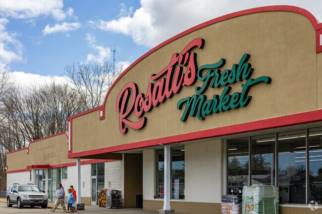 Rosati's Fresh Market has a wide selection of fresh produce and dry goods for Hemlock shoppers.