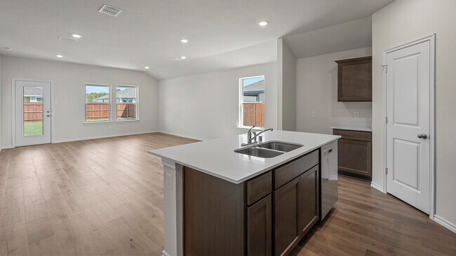 201 Seratoga St unit 36201409, Corsicana, TX 75110 - photo 6