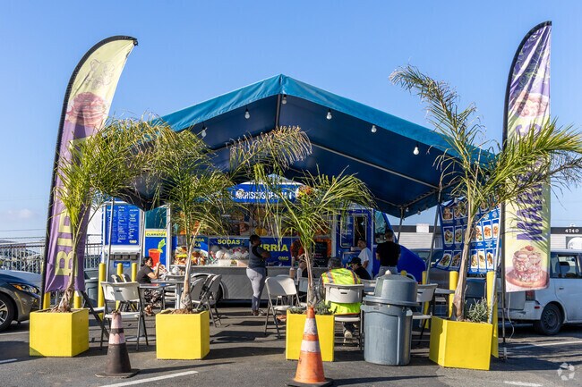 Ridgeview-Webster has two food trucks that are a favorite which is Mariscos Mi Gusto Es.