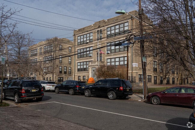 The Horace Mann Elementary school is located between Broadway and Avenue C.