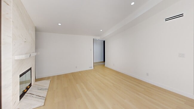 20528 Hamlin St, Winnetka, CA 91306 - photo 2