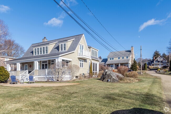 Manyt homes in the West Reach Estates neighborhood take advantage of the hillside for views.