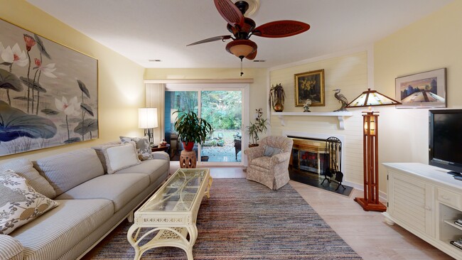 7891 Sunset Dr unit 2C, Gloucester Point, VA 23072 - photo 2