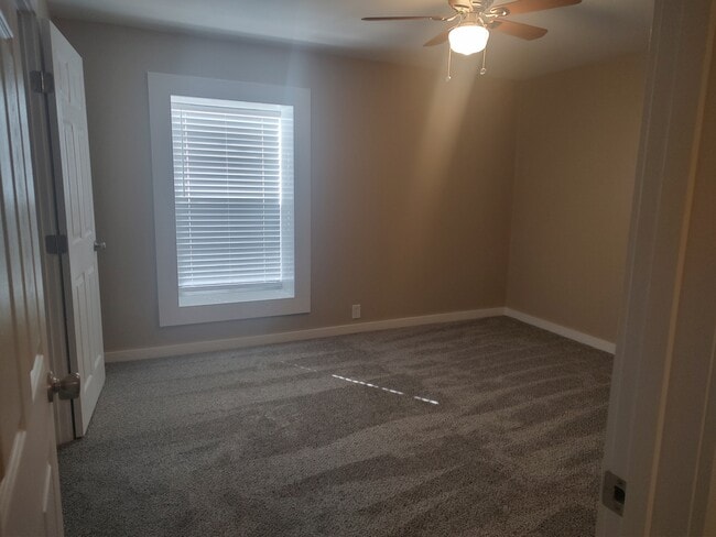 113 NW Main St unit 4, Ennis, TX 75119 - photo 5