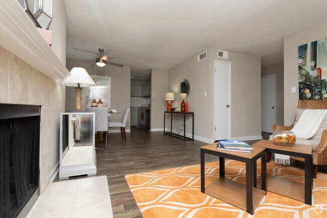2BR, 1BA - 850SF