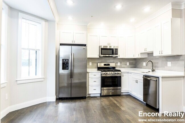 79 Linden St unit 7, Allston, MA 02134 - photo 2