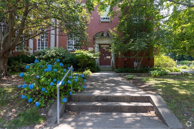 Front entrance of Edwards S. Rhodes Elementary School.